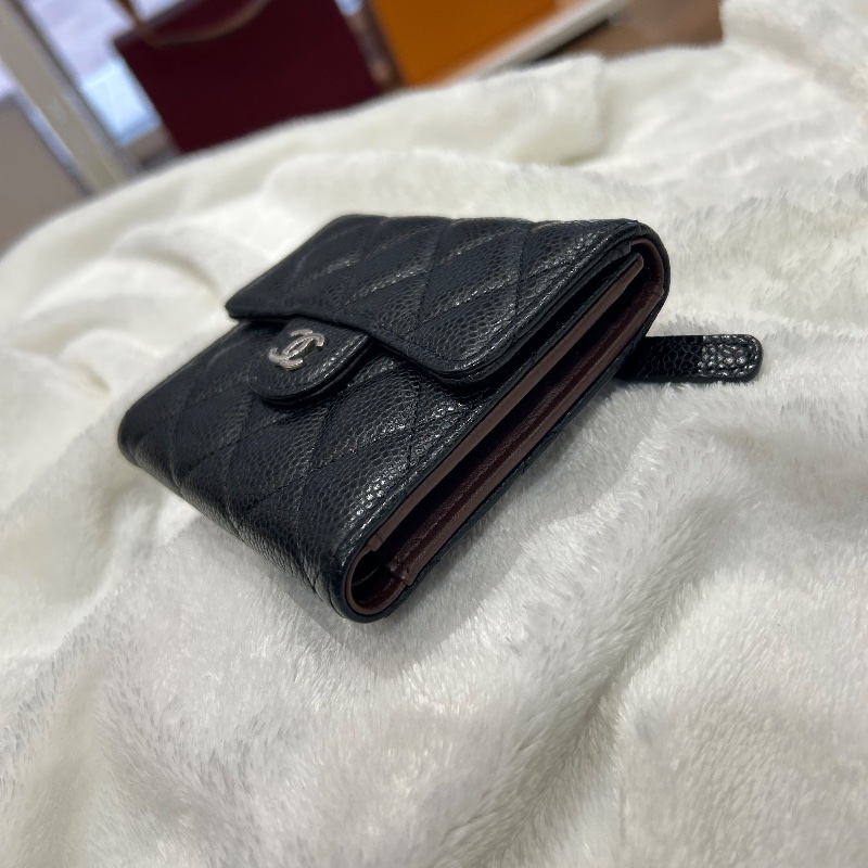 Chanel 黑色荔枝紋皮 CF 銀色 LOGO 三折短夾-14