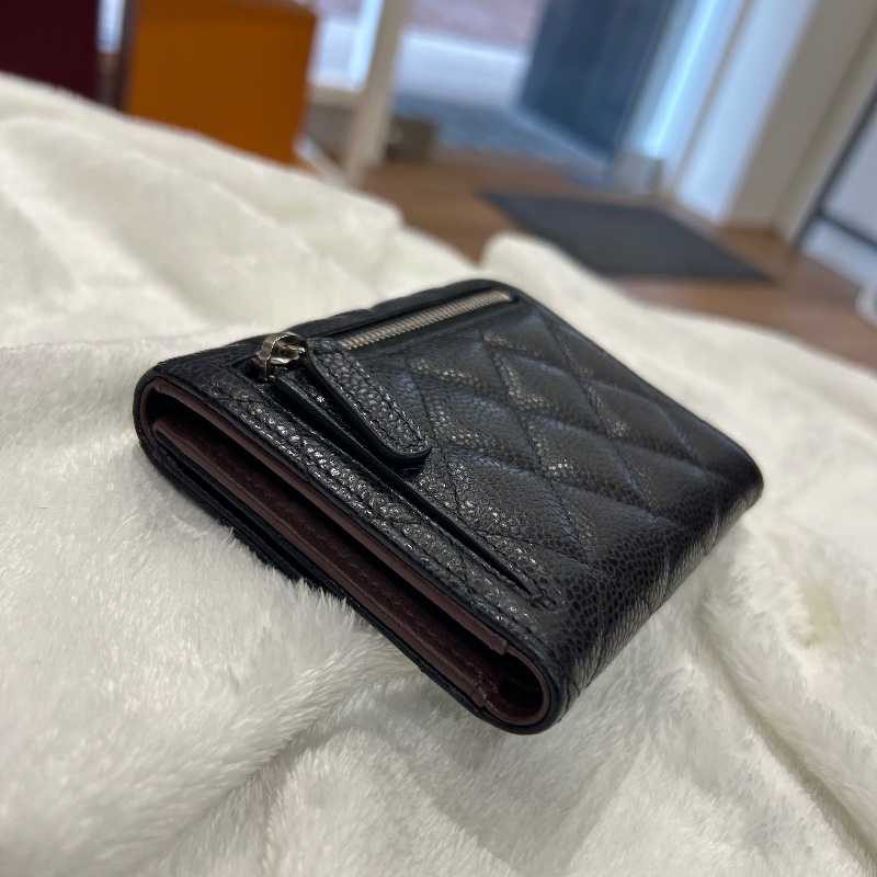 Chanel 黑色荔枝紋皮 CF 銀色 LOGO 三折短夾-15