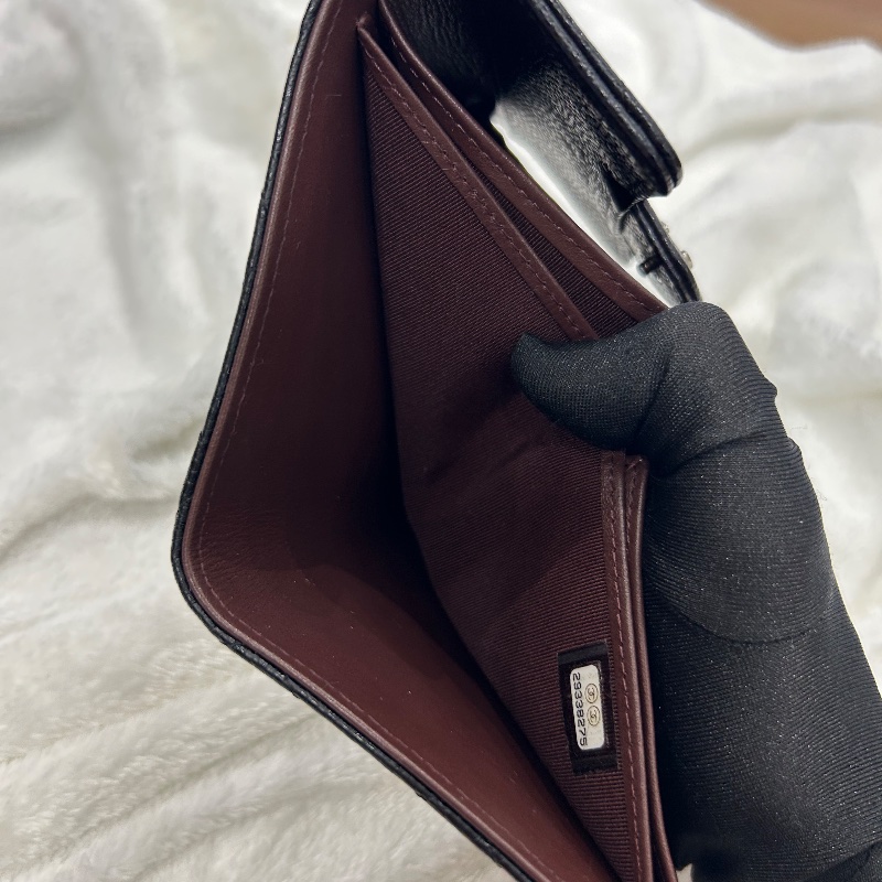 Chanel 黑色荔枝紋皮 CF 銀色 LOGO 三折短夾-18