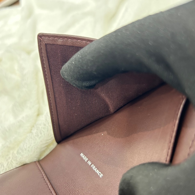 Chanel 黑色荔枝紋皮 CF 銀色 LOGO 三折短夾-24