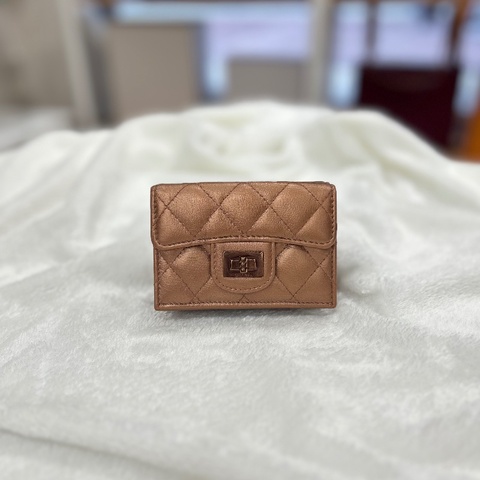 Chanel 絎縫金屬光澤紅銅色短夾