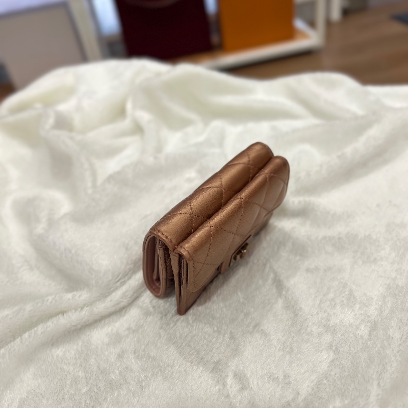 Chanel 絎縫金屬光澤紅銅色短夾-10