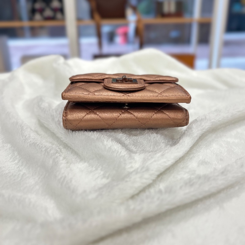 Chanel 絎縫金屬光澤紅銅色短夾-12