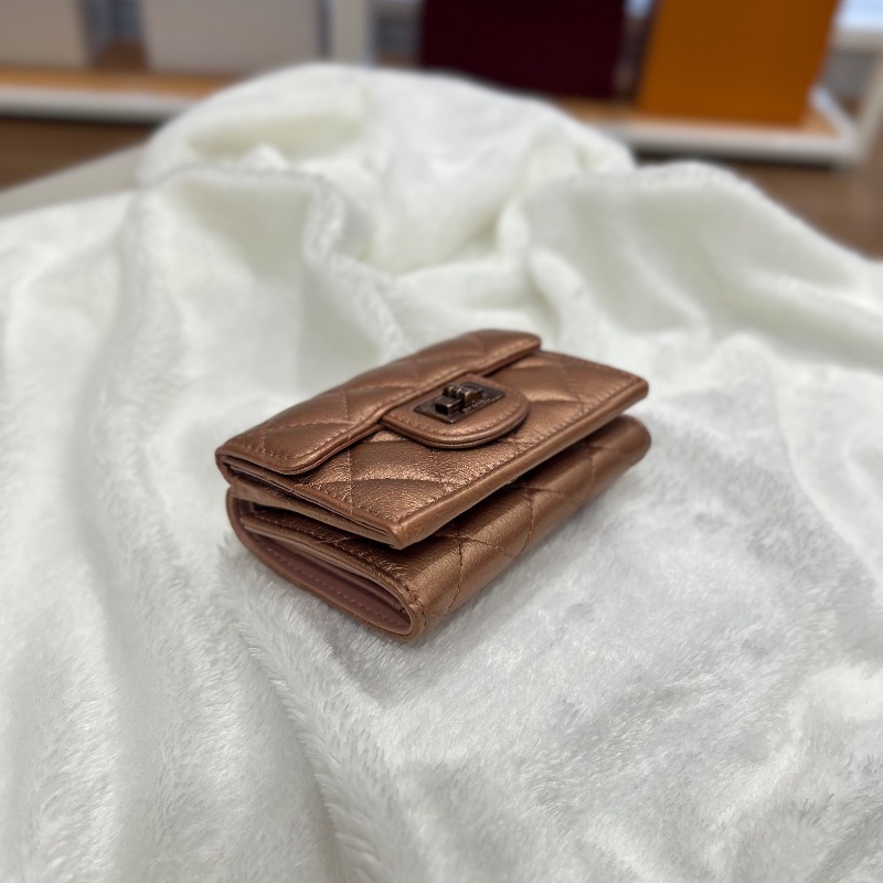 Chanel 絎縫金屬光澤紅銅色短夾-13