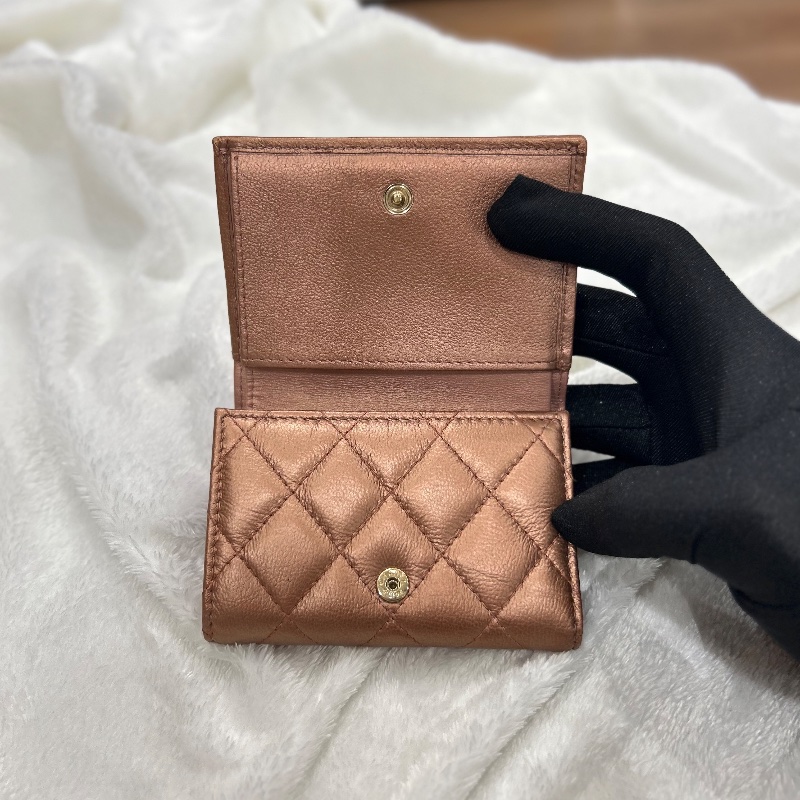 Chanel 絎縫金屬光澤紅銅色短夾-17