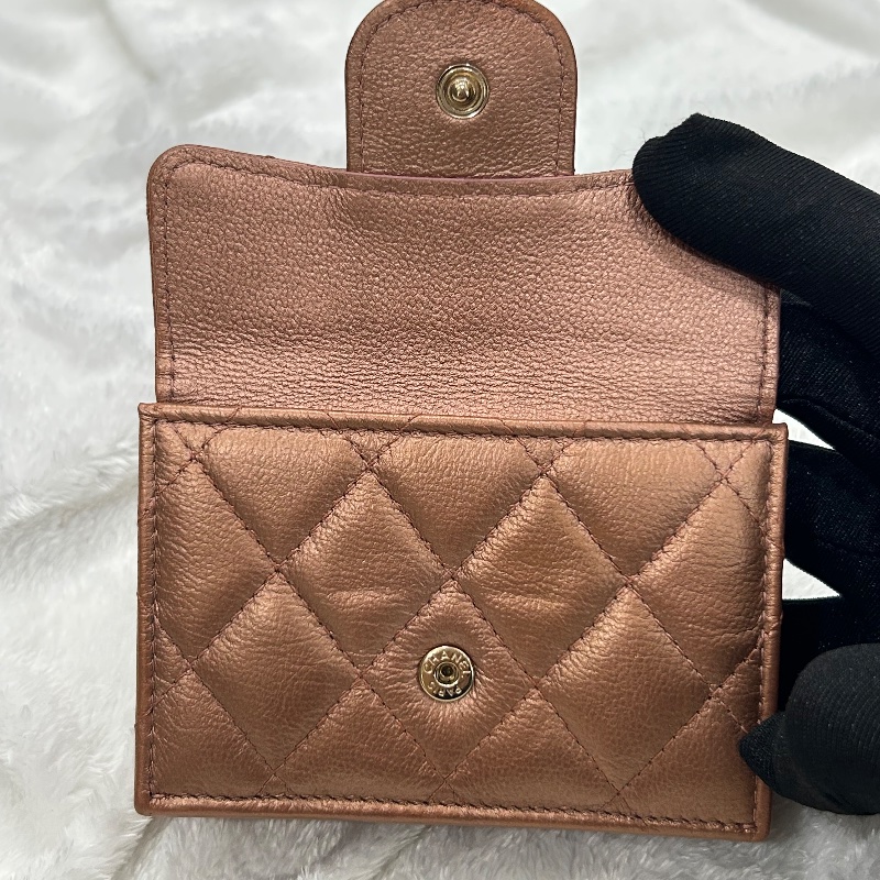 Chanel 絎縫金屬光澤紅銅色短夾-18