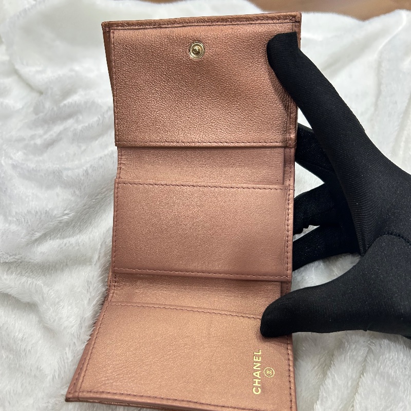 Chanel 絎縫金屬光澤紅銅色短夾-20