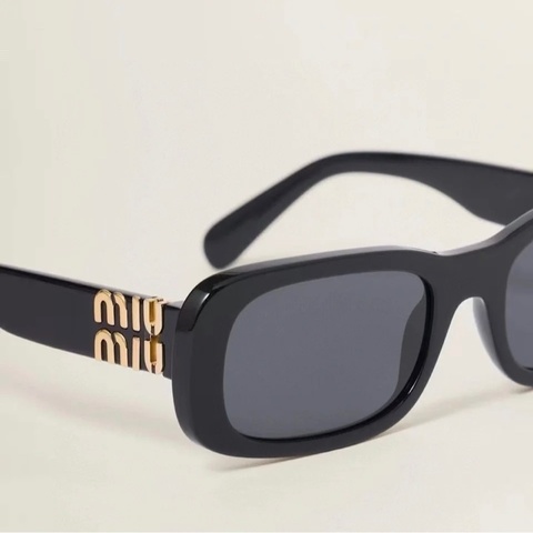 近全新Miumiu 基本款經典爆款黑金logo黑框小臉太陽眼鏡 墨鏡