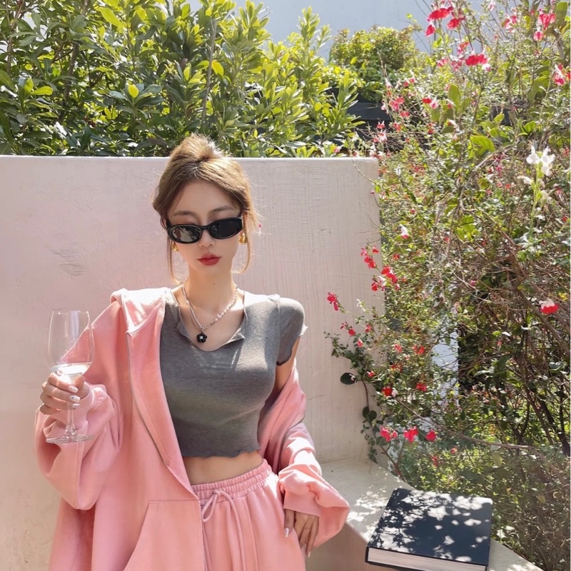 近全新Miumiu 基本款經典爆款黑金logo黑框小臉太陽眼鏡 墨鏡-11