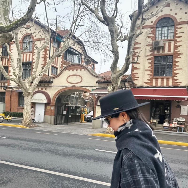 近全新Miumiu 基本款經典爆款黑金logo黑框小臉太陽眼鏡 墨鏡-15