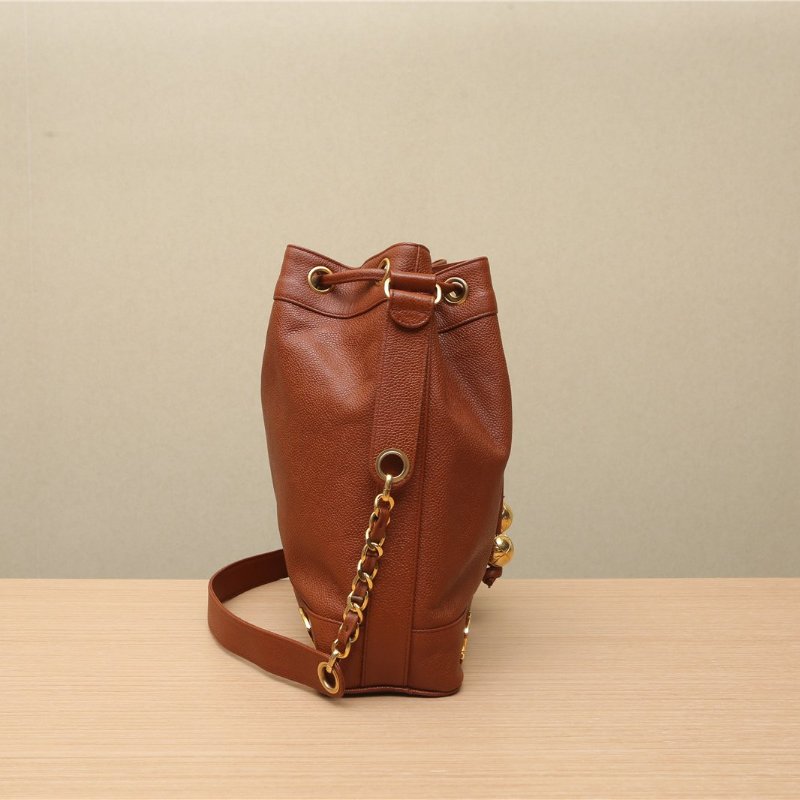 CHANEL GABRIELLE流浪小號20白色竹編29開金扣肩背包-2