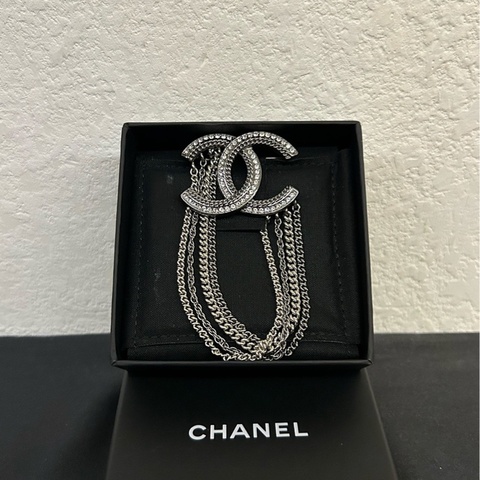 CHANEL 雙C大Logo流蘇 胸針 銀色 附件：盒子