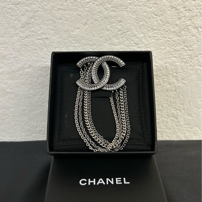 CHANEL 雙C大Logo流蘇 胸針 銀色 附件：盒子-0