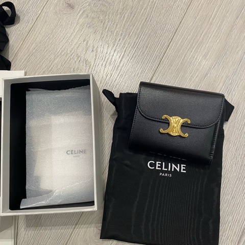 Celine 黑牛皮凱旋門釦三折短夾