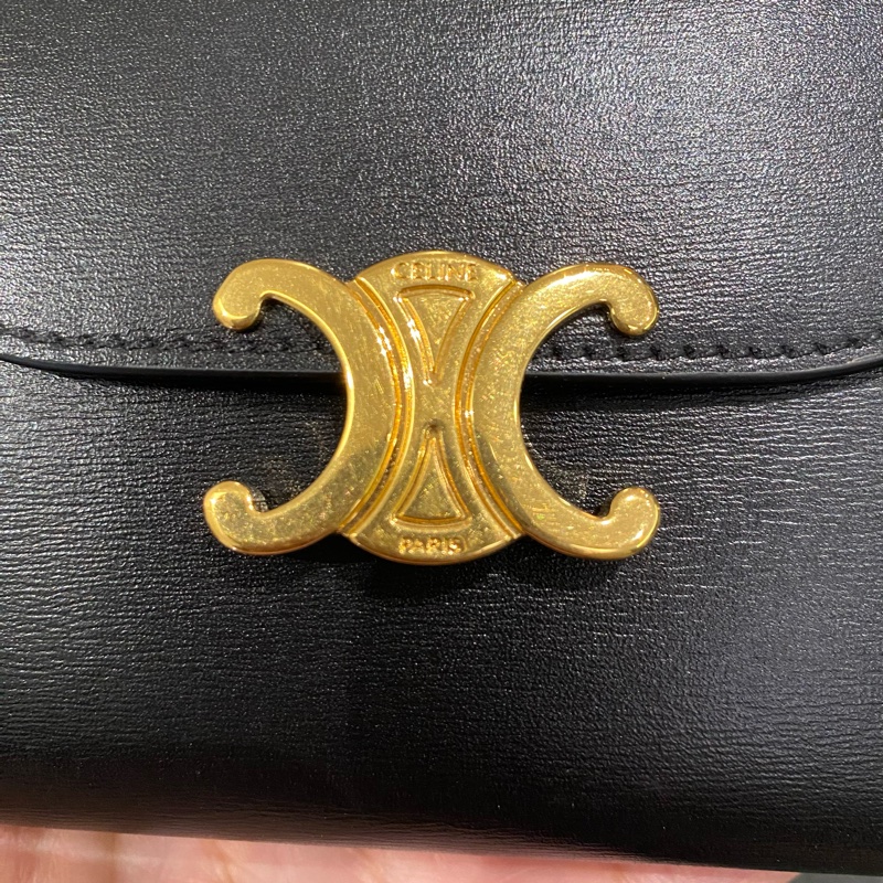 Celine 黑牛皮凱旋門釦三折短夾-6