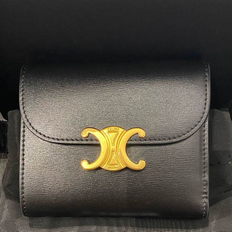 Celine 黑牛皮凱旋門釦三折短夾-10