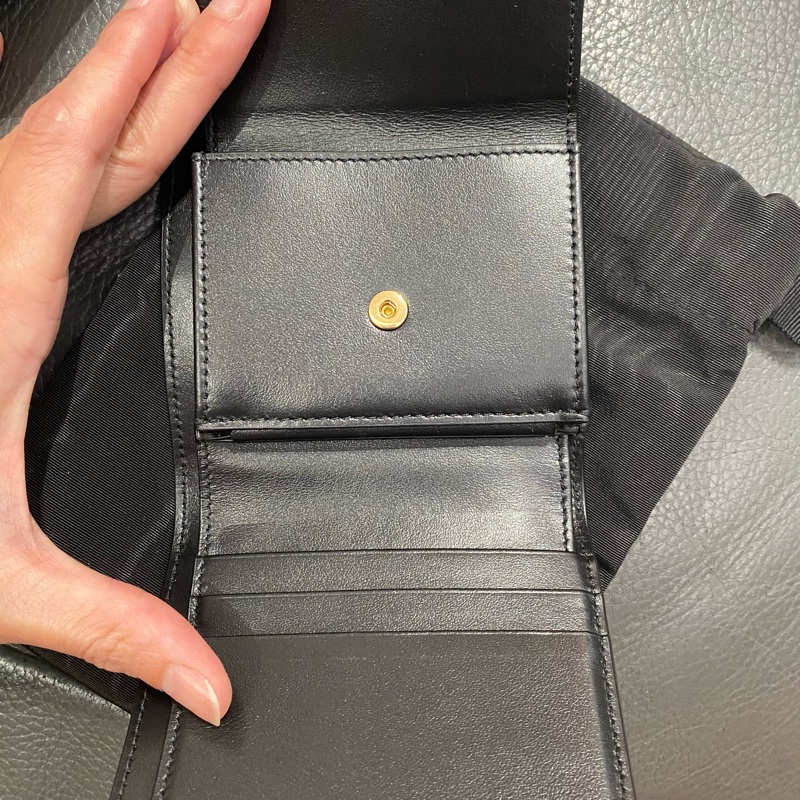 Celine 黑牛皮凱旋門釦三折短夾-20