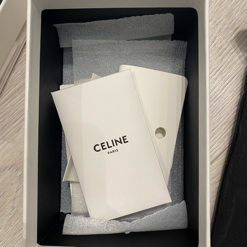 Celine 黑牛皮凱旋門釦三折短夾-26