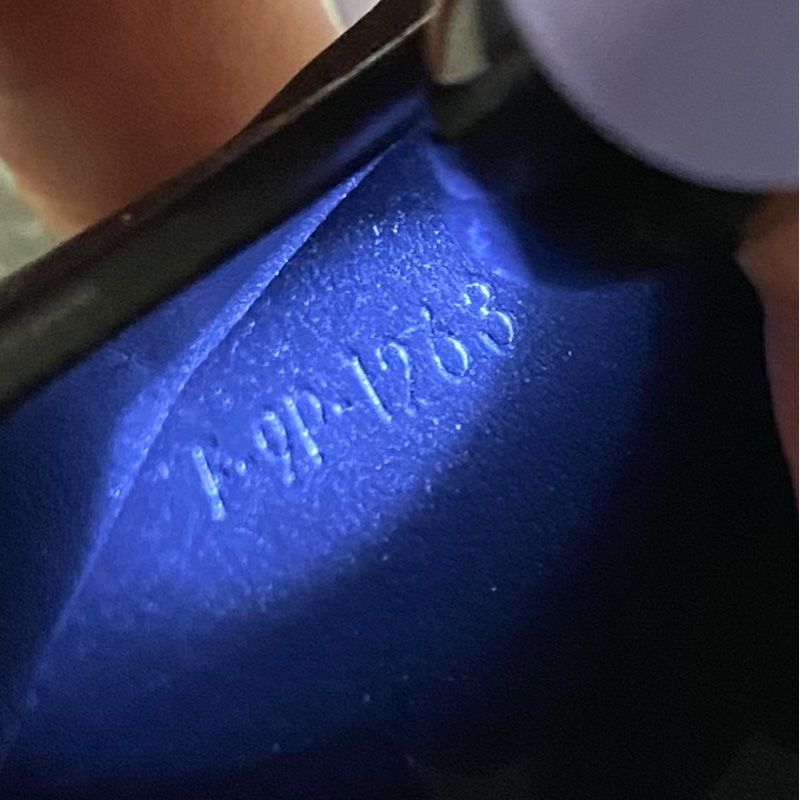 Celine 黑牛皮凱旋門釦三折短夾-9