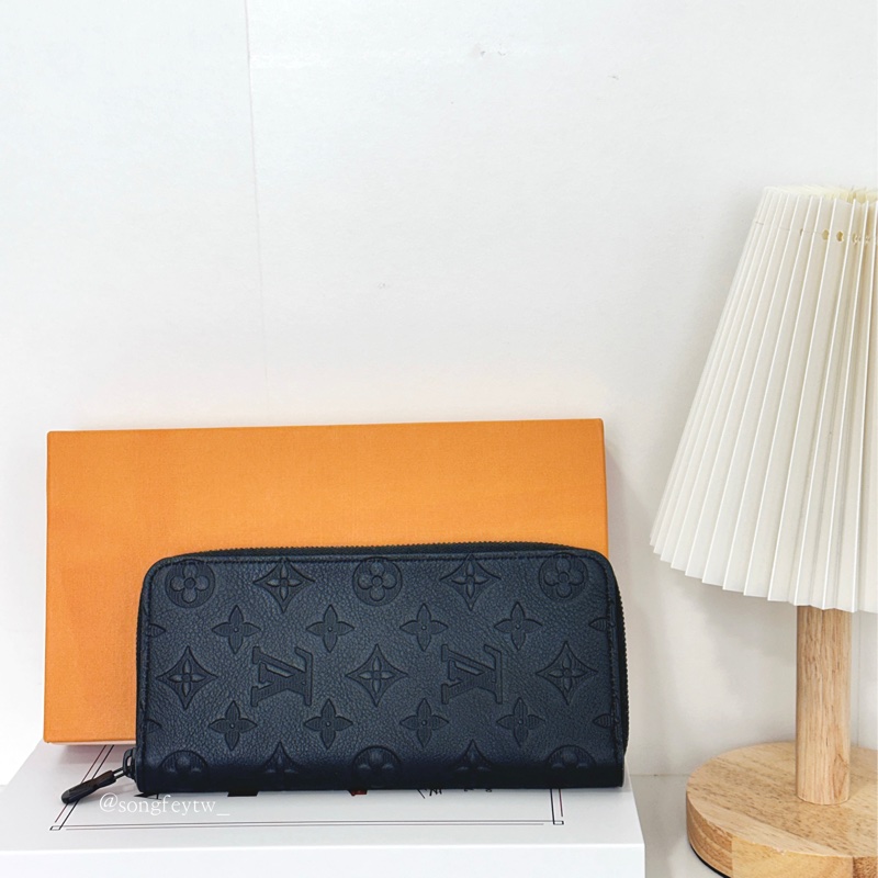 Louis Vuitton｜LV 男款 壓紋 拉鏈長夾-1