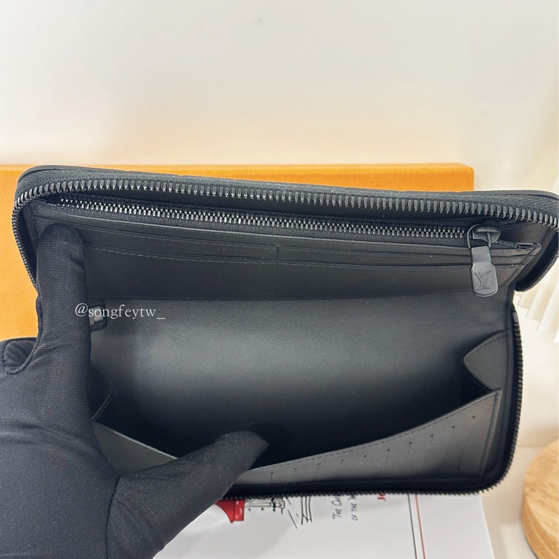 Louis Vuitton｜LV 男款 壓紋 拉鏈長夾-4