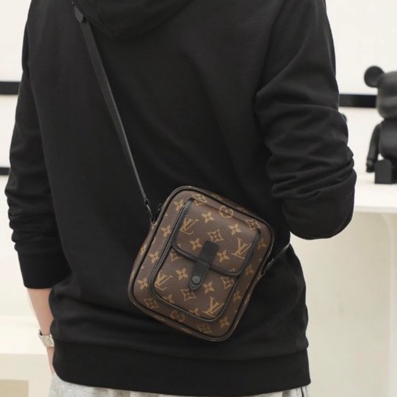 LV Christopher 老花拉鍊斜背包相機包 M69404-2