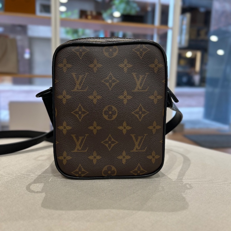 LV Christopher 老花拉鍊斜背包相機包 M69404-9