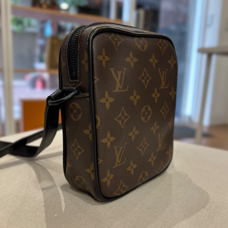 LV Christopher 老花拉鍊斜背包相機包 M69404-10