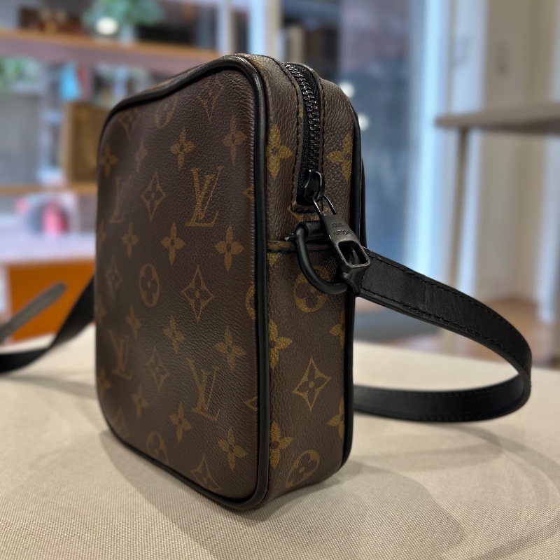 LV Christopher 老花拉鍊斜背包相機包 M69404-11