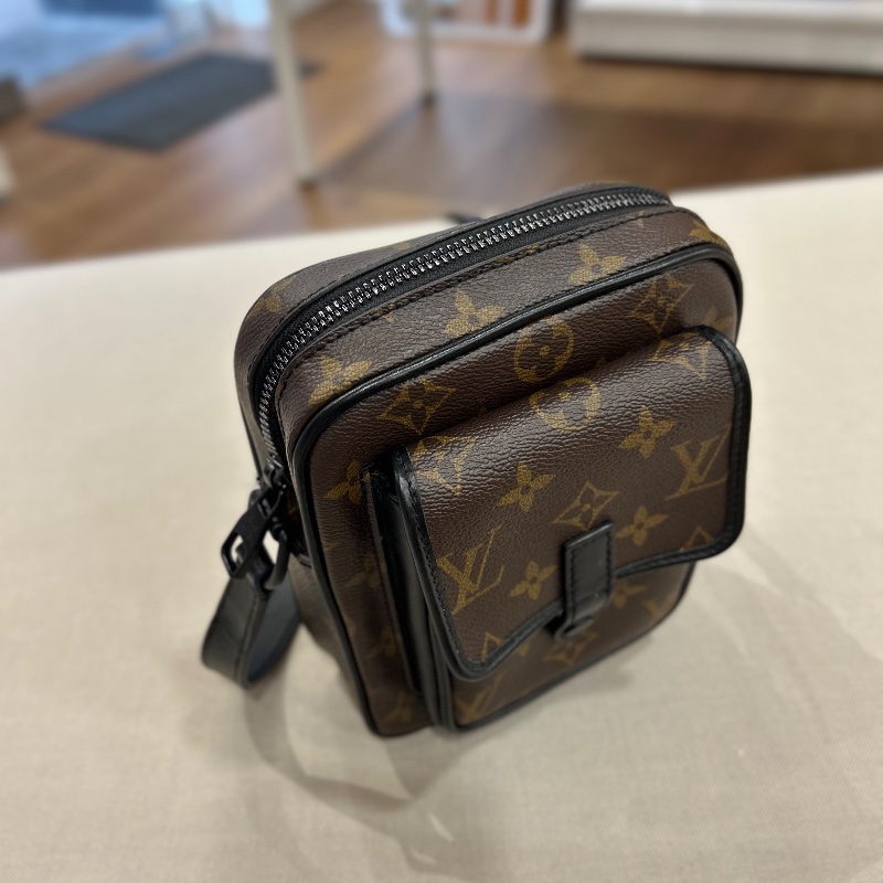 LV Christopher 老花拉鍊斜背包相機包 M69404-13