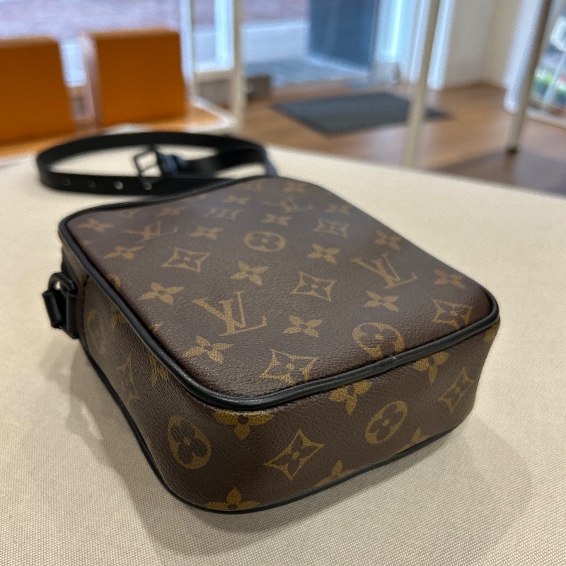 LV Christopher 老花拉鍊斜背包相機包 M69404-17