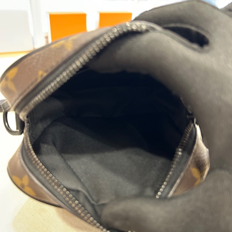 LV Christopher 老花拉鍊斜背包相機包 M69404-23