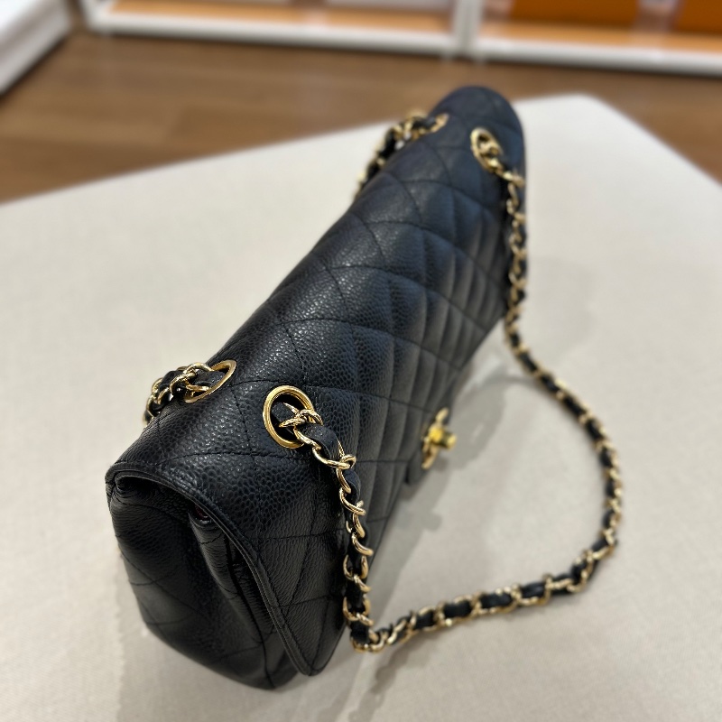 Chanel 中型經典雙翻蓋魚子醬粒面皮革肩背包-10