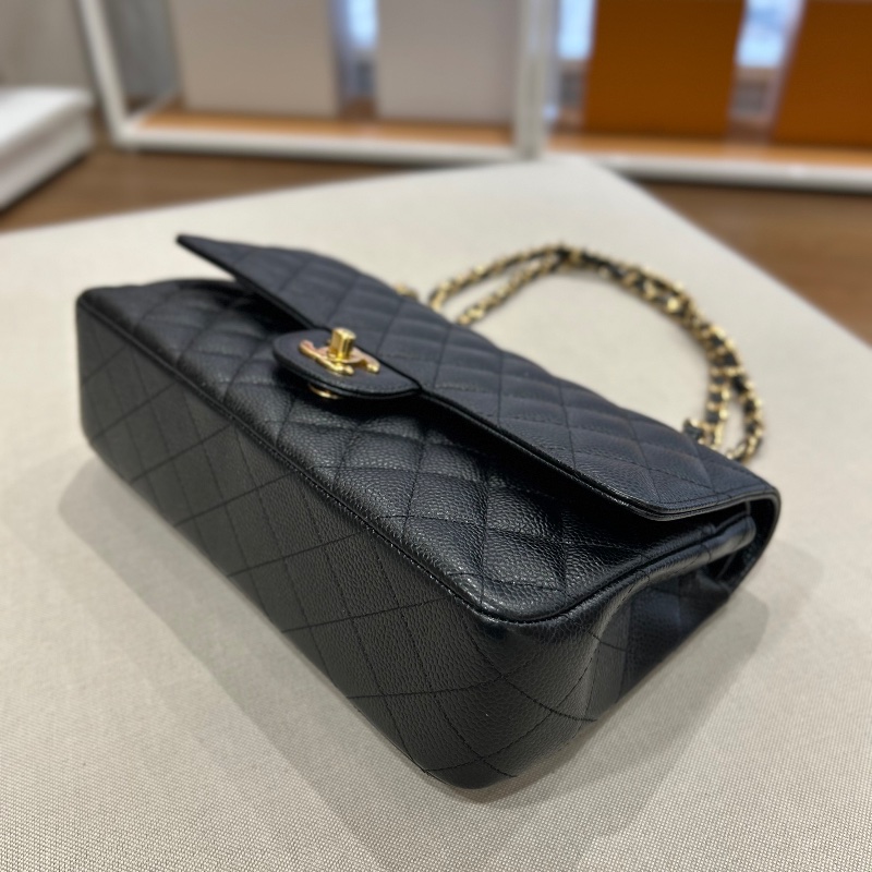 Chanel 中型經典雙翻蓋魚子醬粒面皮革肩背包-14