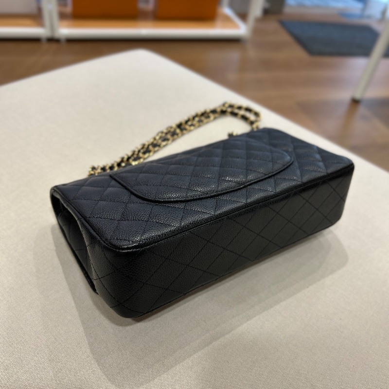 Chanel 中型經典雙翻蓋魚子醬粒面皮革肩背包-17