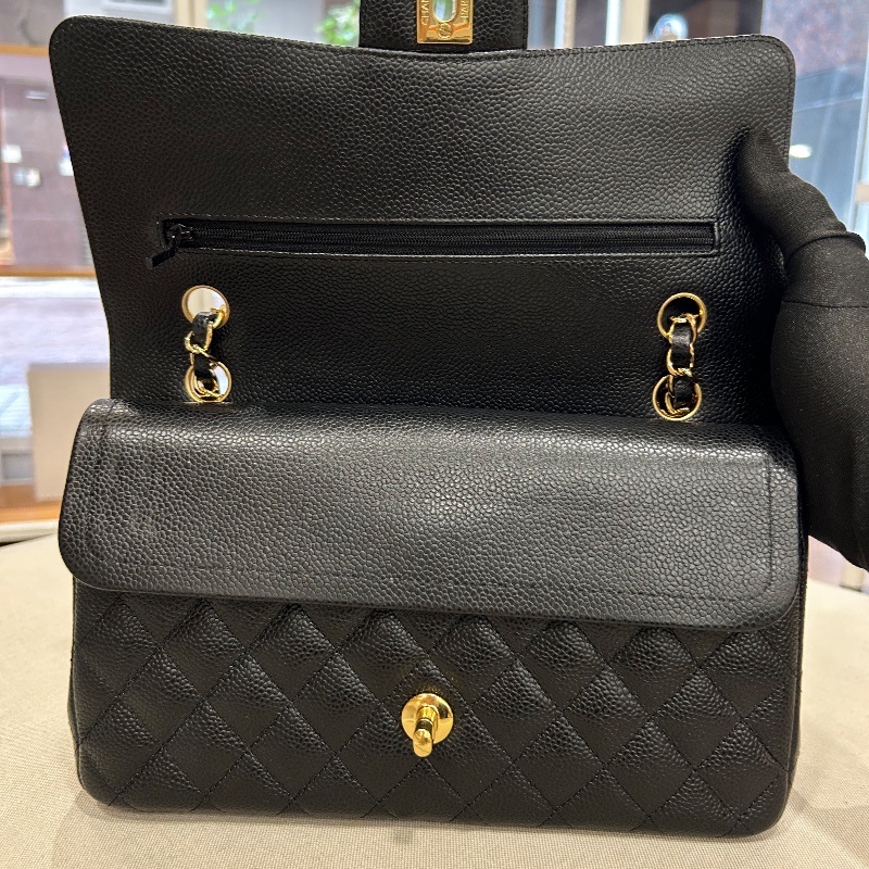 Chanel 中型經典雙翻蓋魚子醬粒面皮革肩背包-19