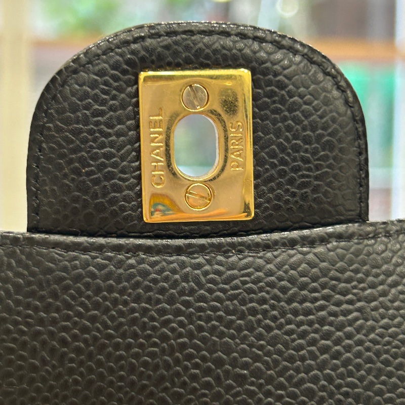 Chanel 中型經典雙翻蓋魚子醬粒面皮革肩背包-26