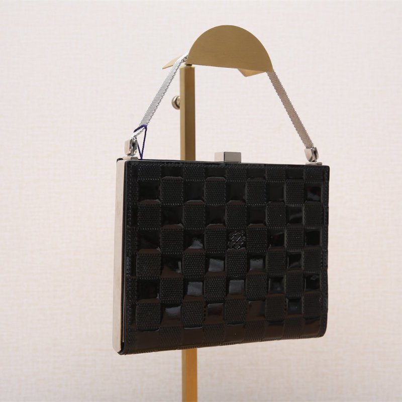 CHANEL 中古圓餅擋臉包黑白肩背包-3