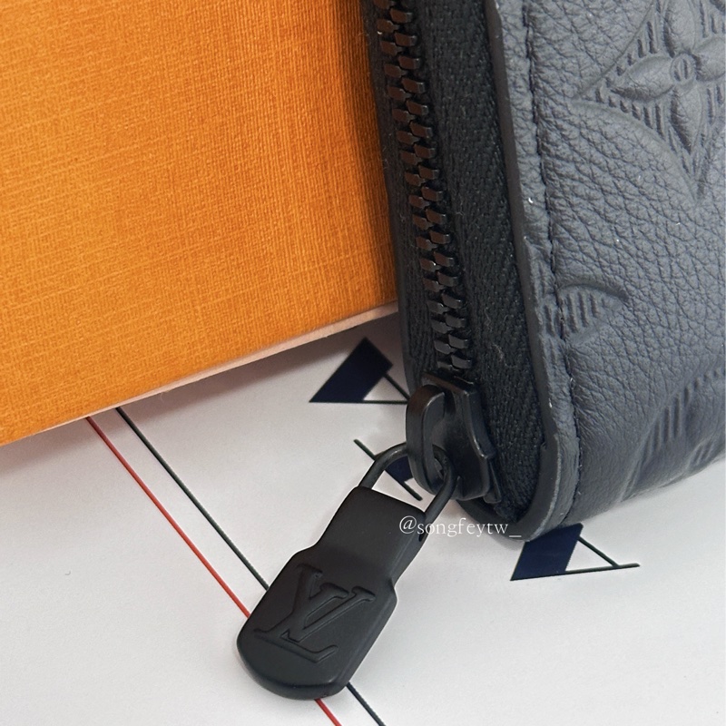 LV 男款 壓紋 拉鏈長夾-2