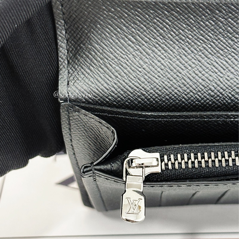 LV 經典老花 對開兩折長夾-5