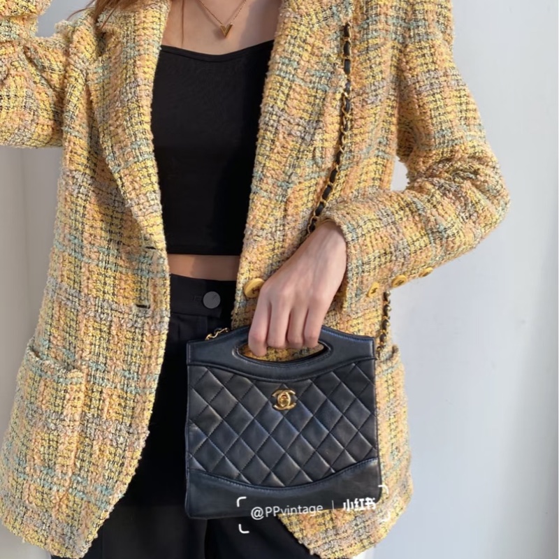 Chanel • Mini 31 Bag 經典黑金羊皮鏈條包-3