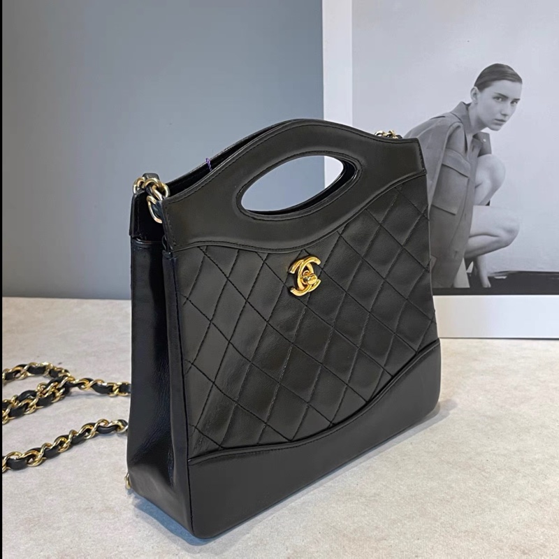 Chanel • Mini 31 Bag 經典黑金羊皮鏈條包-8