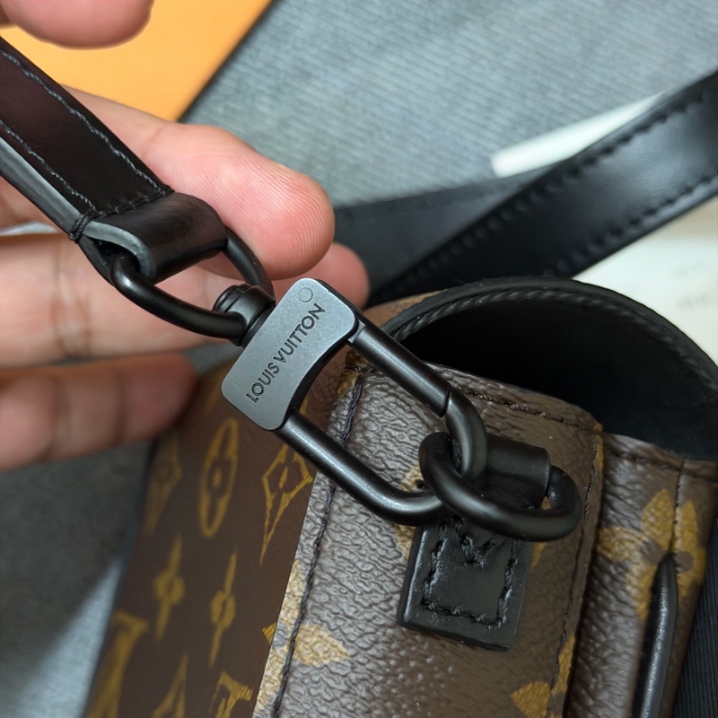 Lv直式老花相機斜背包 (M81522)芯片款-7