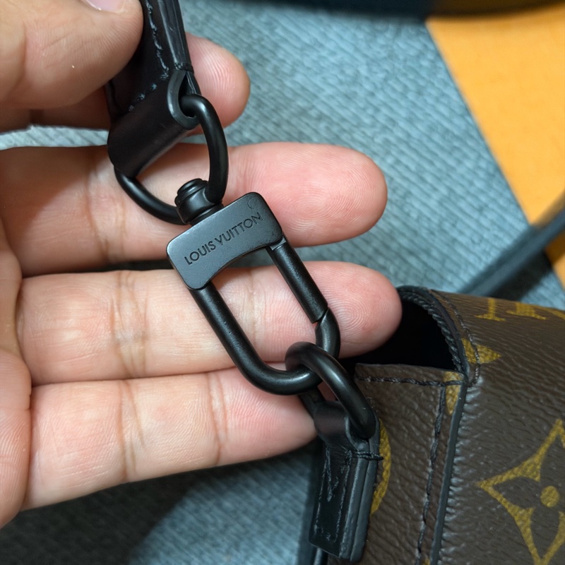 Lv直式老花相機斜背包 (M81522)芯片款-8