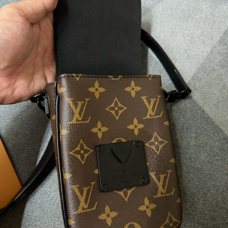 Lv直式老花相機斜背包 (M81522)芯片款-9