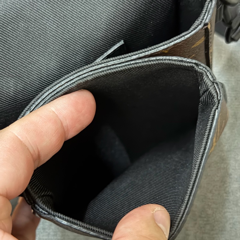 Lv直式老花相機斜背包 (M81522)芯片款-11