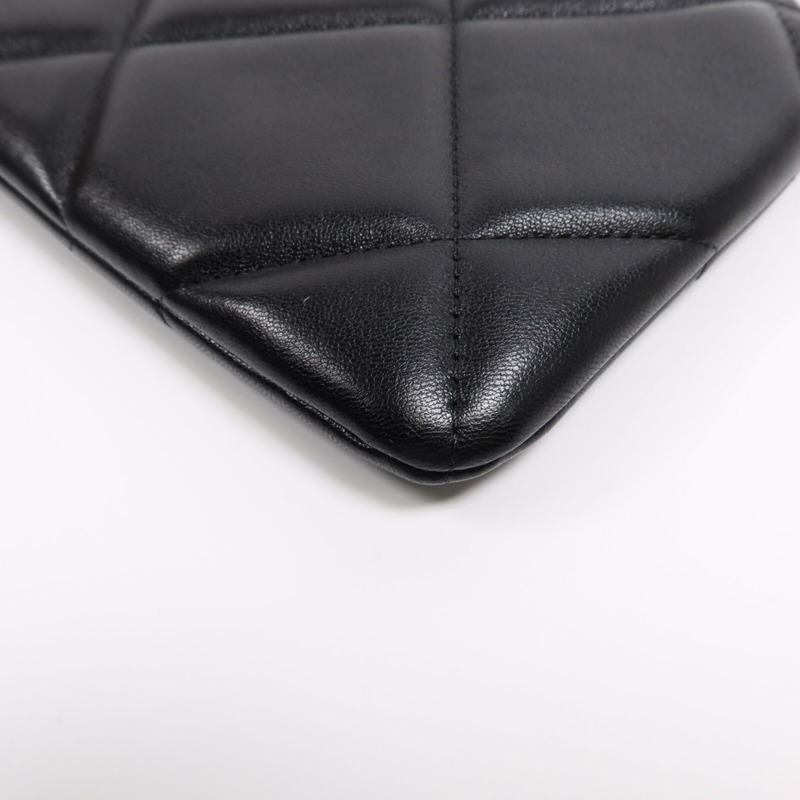 CHANEL 羊皮皮革Chanel 19 Pouch金扣手拿包-8