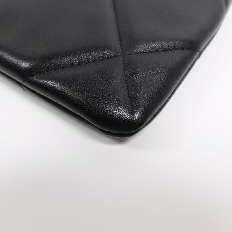 CHANEL 羊皮皮革Chanel 19 Pouch金扣手拿包-10