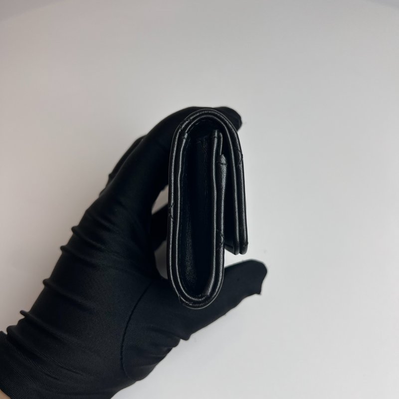 CAHNEL CF季節款滿鑽雙C卡包黑羊皮晶片款-2