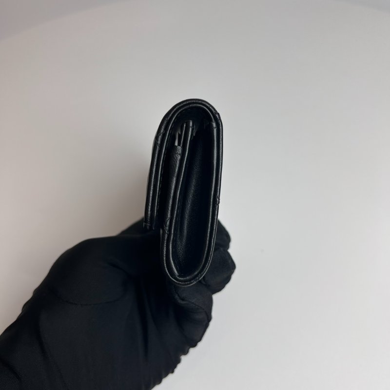 CAHNEL CF季節款滿鑽雙C卡包黑羊皮晶片款-3